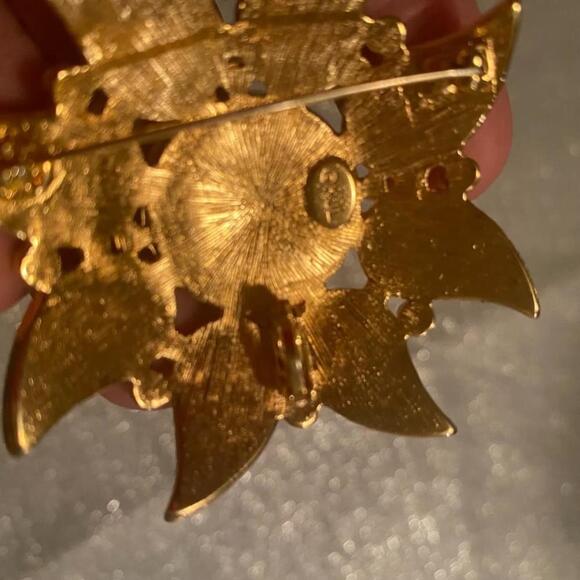 Kenneth J Lane star shaped gem brooch with Pearl. - Picture 3 of 4